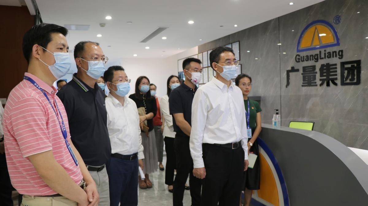 东莞市人大常委会潘新潮副主任光临亿万先生MR集团调研