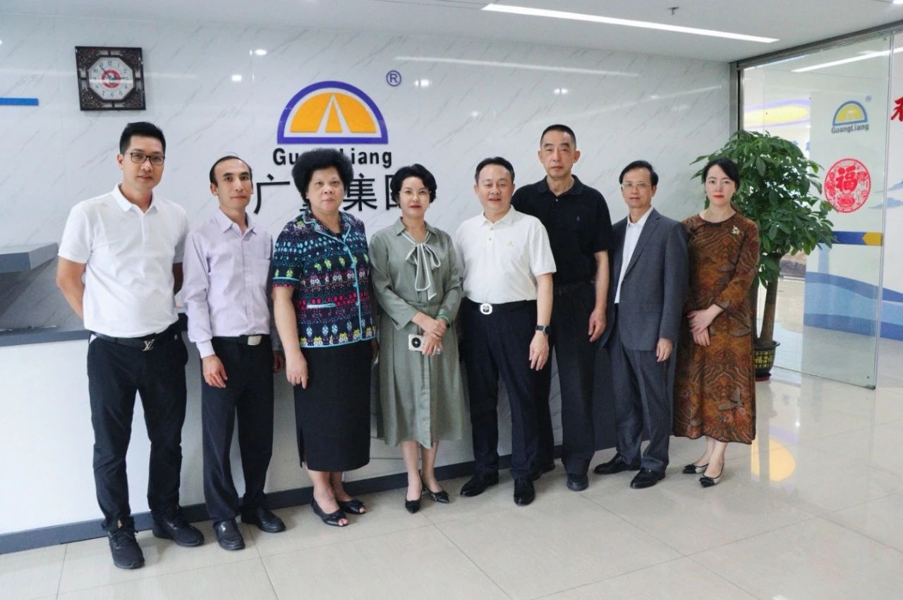 茂名市关工委辅导光临亿万先生MR集团参观领导