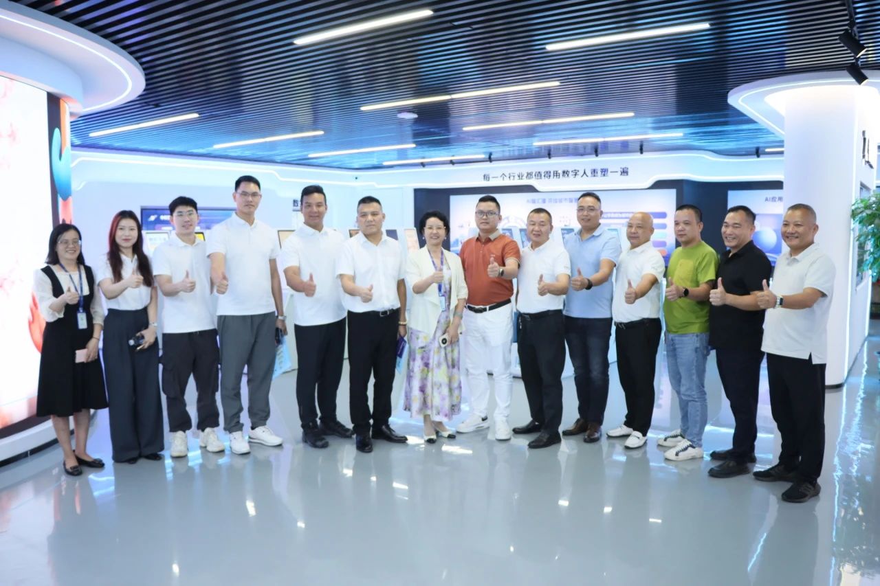 亿万先生MR集团丨阳江视注东莞市茂名商会走进亿万先生MR，共探AI新机缘助力产业升级