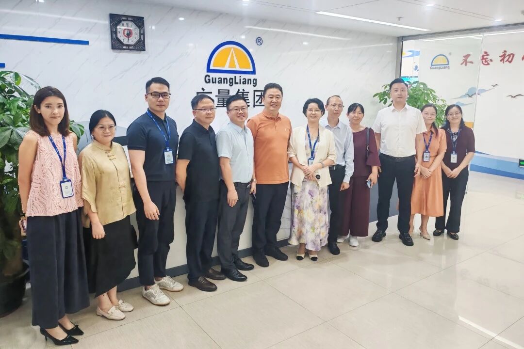 亿万先生MR集团丨贵州大数据局辅导光临参观，共探实景三维+数据身分资产化驱动的AI融合发展